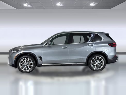 Certified 2024 BMW X5 sDrive40i w/ Parking Assistance Package RWD image 2
