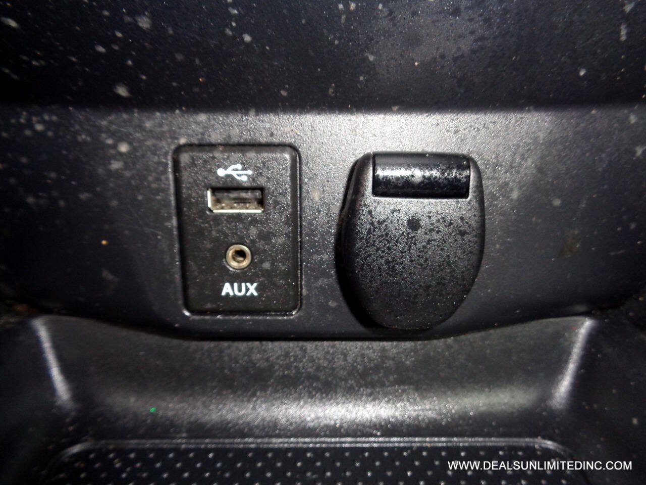 Used 2016 Nissan Rogue S AWD/4WD image 13
