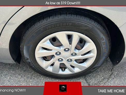 Used 2018 Hyundai Elantra SE FWD image 19