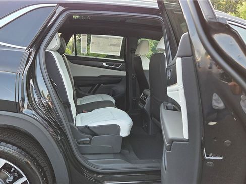 New 2026 Volkswagen Atlas Cross Sport SEL Premium R-Line AWD/4WD image 32