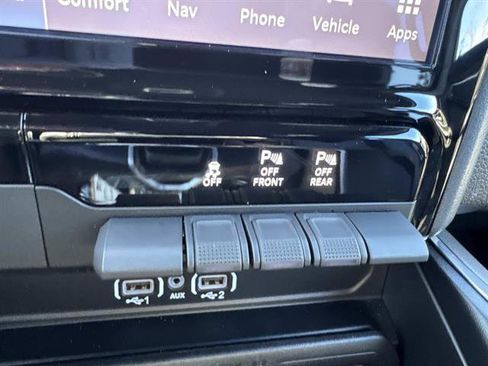 Used 2025 RAM 1500 Laramie image 16