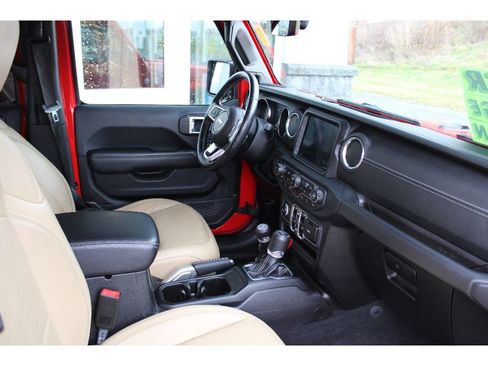 Used 2018 Jeep Wrangler Unlimited Sahara w/ Dual Top Group image 15