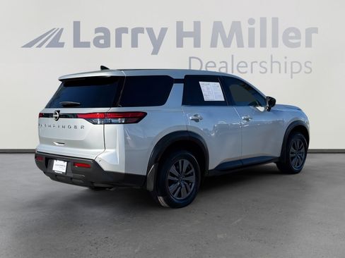 Used 2024 Nissan Pathfinder S image 6
