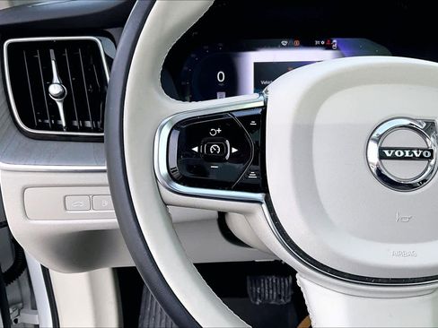 Certified 2023 Volvo XC60 T8 Plus image 22