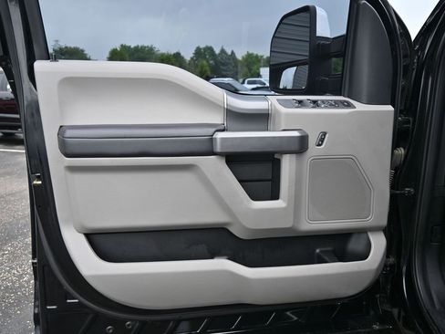Used 2019 Ford F250 XLT w/ XLT Premium Package AWD/4WD image 21