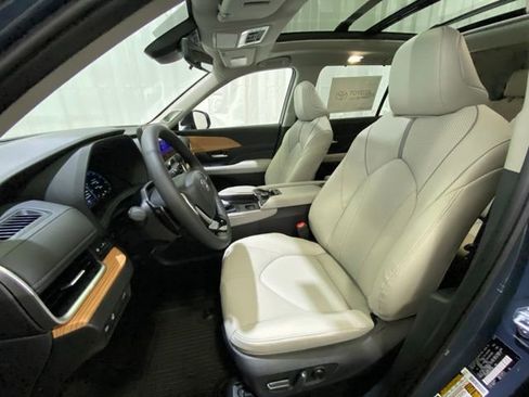 New 2026 Toyota Grand Highlander image 9