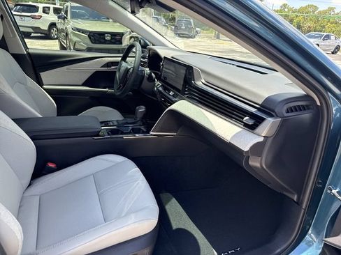 Used 2025 Toyota Camry XLE FWD image 17