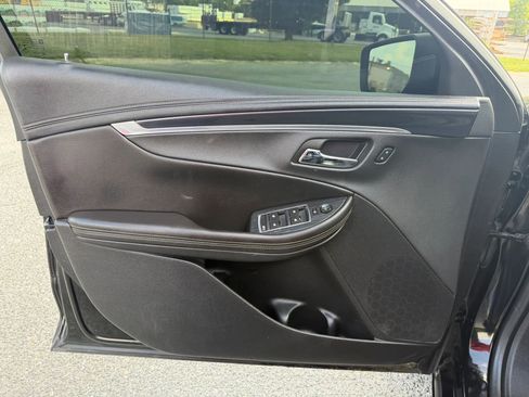 Used 2019 Chevrolet Impala LT FWD image 4