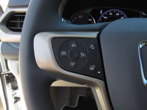 Used 2023 GMC Acadia Denali w/ Denali Ultimate Package FWD image 28