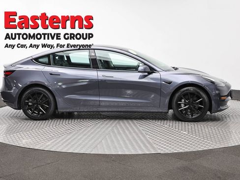 Used 2023 Tesla Model 3 Standard Range image 4
