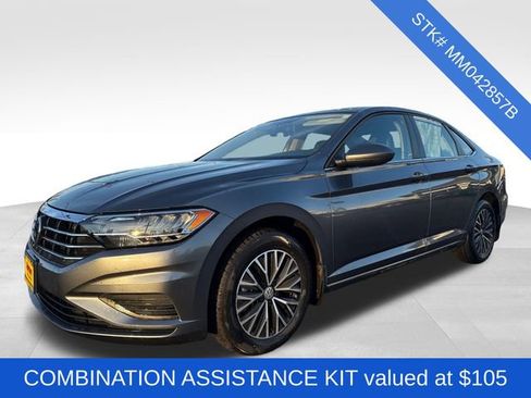 Used 2021 Volkswagen Jetta SE image 3