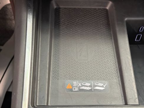 Used 2025 GMC Acadia Elevation image 57