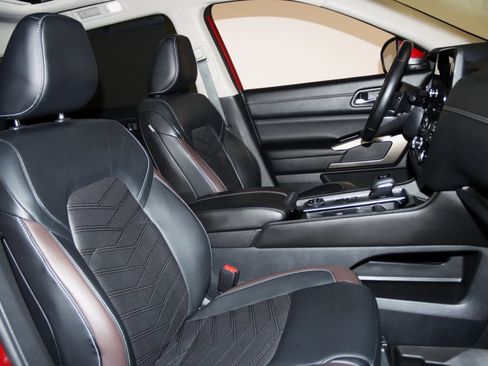 Used 2022 Nissan Pathfinder Platinum w/ Cargo Package image 59