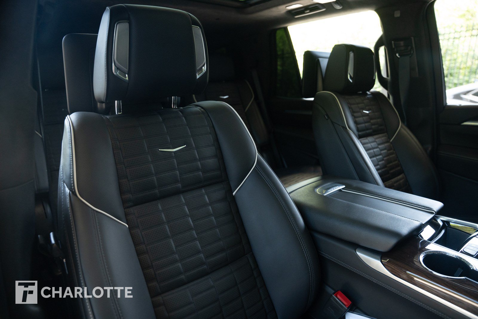 Used 2025 Cadillac Escalade Sport Platinum w/ LPO, Floor Liner Package AWD/4WD image 27