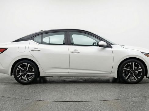 Used 2025 Nissan Sentra SV FWD image 11
