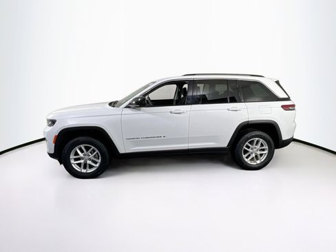 Used 2023 Jeep Grand Cherokee Laredo image 8
