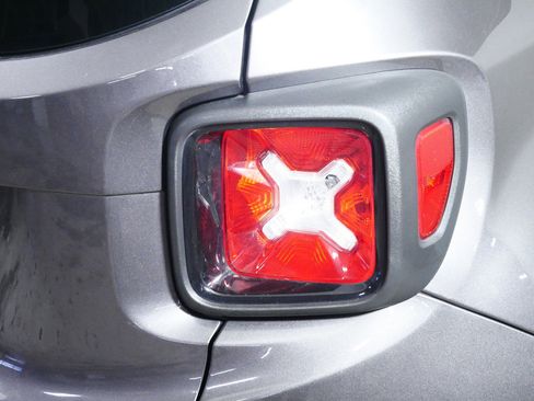 Used 2019 Jeep Renegade Altitude w/ Quick Order Package 2XM image 17