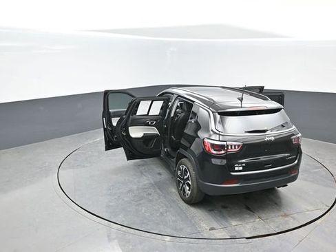 Used 2022 Jeep Compass Limited w/ Sun and Sound Group image 24