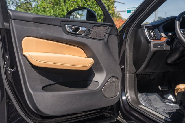 Certified 2024 Volvo XC60 T8 Ultimate w/ Protection Package Premier AWD/4WD image 42