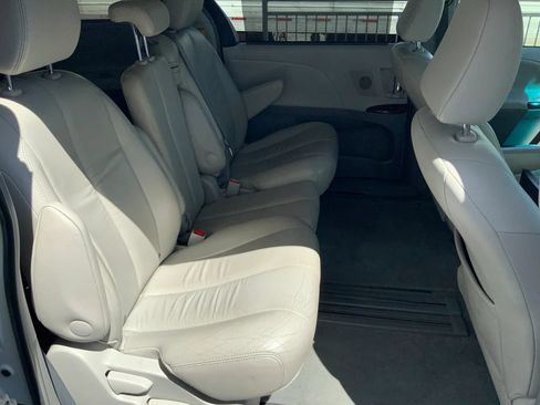 Used 2012 Toyota Sienna XLE w/ XLE Navigation Pkg FWD image 17