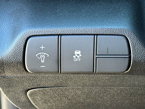 Certified 2025 Hyundai Elantra Sport image 35