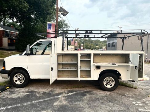 Used 2015 GMC Savana 3500 RWD image 6