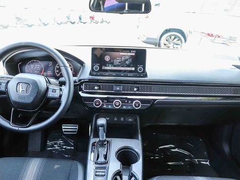 Used 2025 Honda Civic Sport image 14