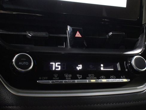 Used 2025 Toyota Corolla SE image 19