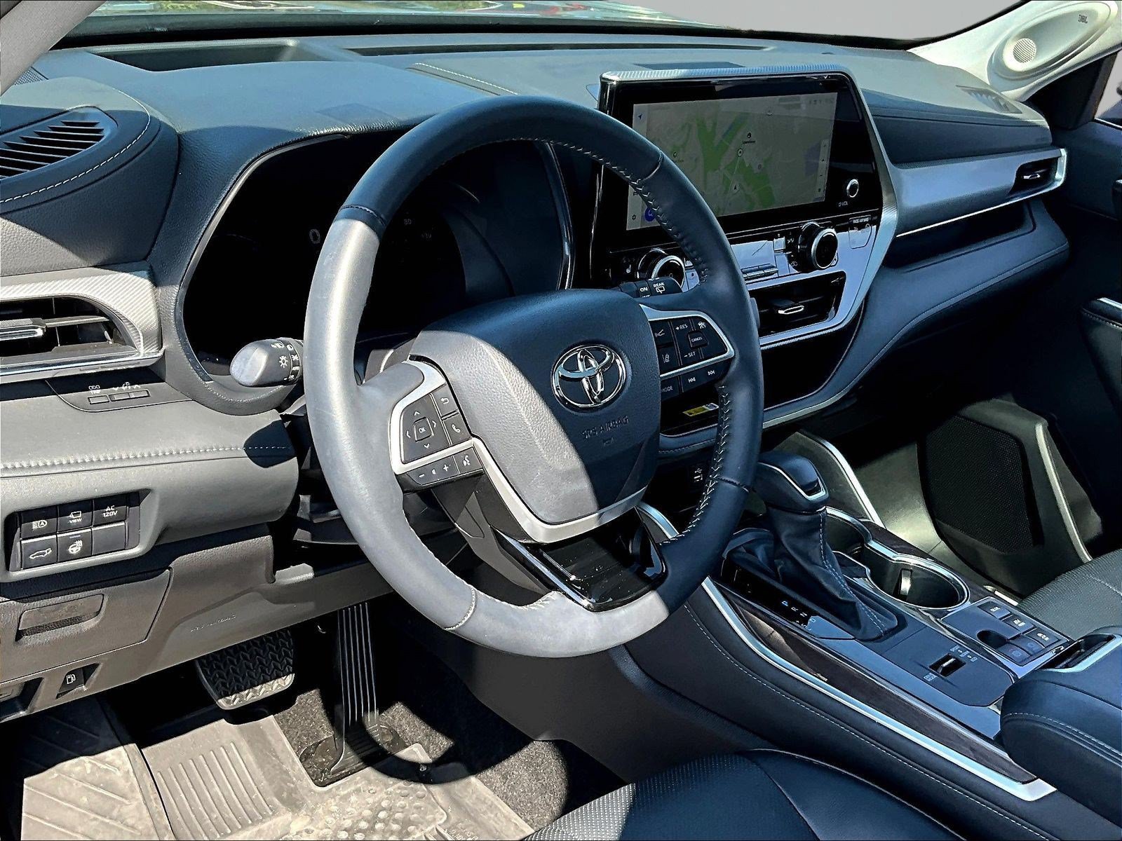 Used 2025 Toyota Highlander Platinum AWD/4WD image 17