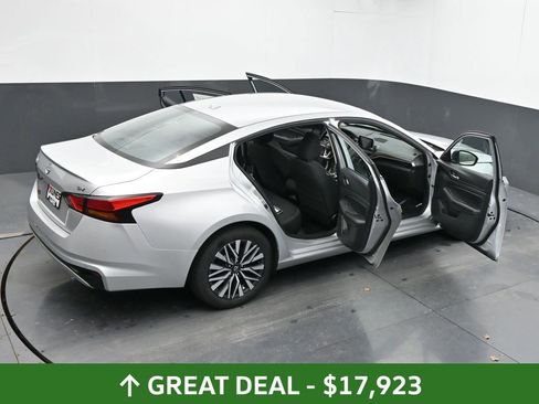 Used 2024 Nissan Altima 2.5 SV FWD image 61
