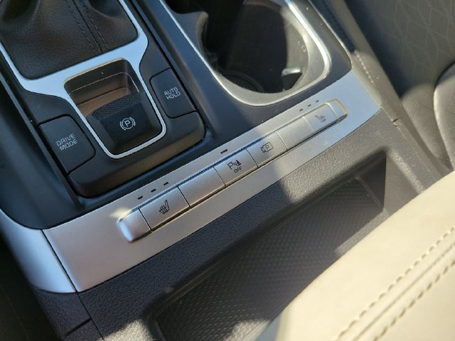 Used 2024 Kia Carnival LX FWD image 23