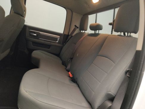 Used 2019 RAM 1500 Classic SLT AWD/4WD image 18