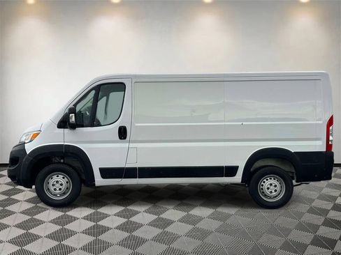 Used 2025 RAM ProMaster 2500 w/ Convenience Group FWD image 7