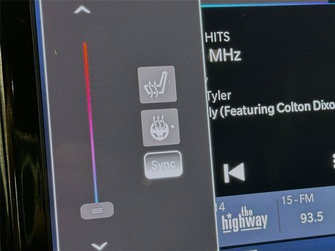 Used 2025 Chrysler Pacifica Select FWD image 16