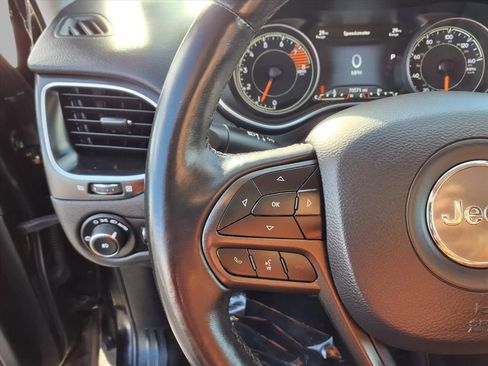 Used 2019 Jeep Cherokee Trailhawk w/ Cold Weather Group image 11