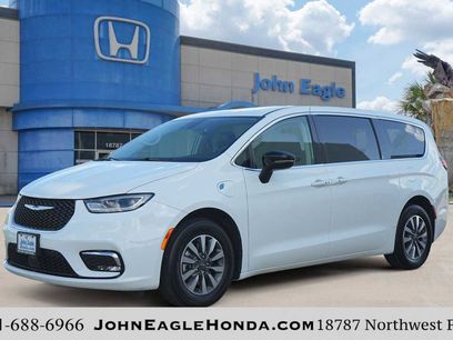 Used 2024 Chrysler Pacifica Limited