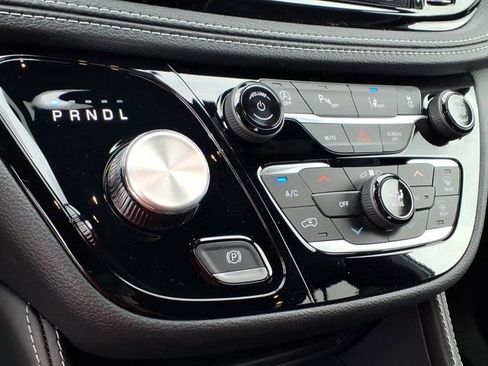 New 2027 Chrysler Pacifica Limited w/ S Appearance Package AWD/4WD image 9