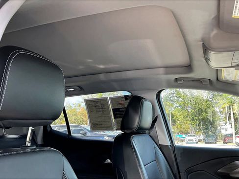 Used 2022 GMC Terrain SLT w/ Tech Package image 14