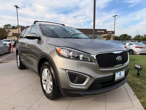 Used 2017 Kia Sorento FWD w/ LX Convenience Package image 11