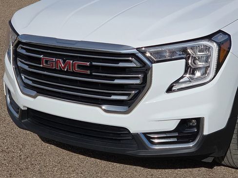 Used 2024 GMC Terrain SLT image 10