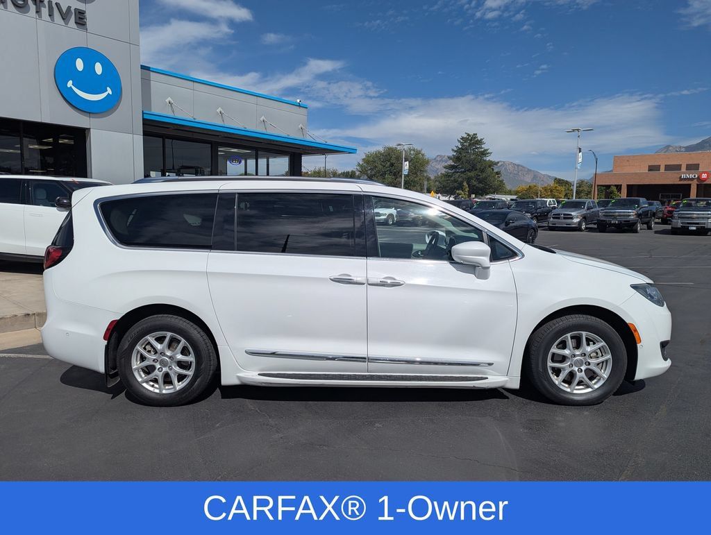 Used 2020 Chrysler Pacifica Touring-L w/ Advanced Safetytec Group FWD image 2