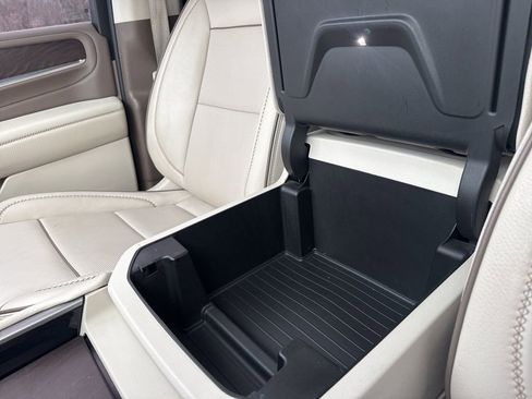 Used 2022 GMC Yukon XL Denali image 31