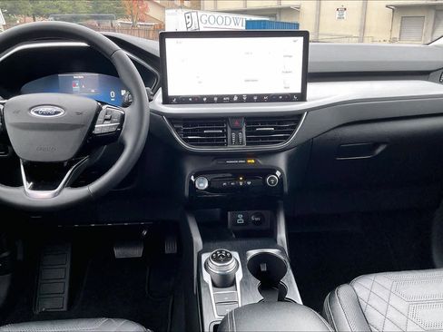 Used 2023 Ford Escape SE w/ PHEV Premium Package image 9