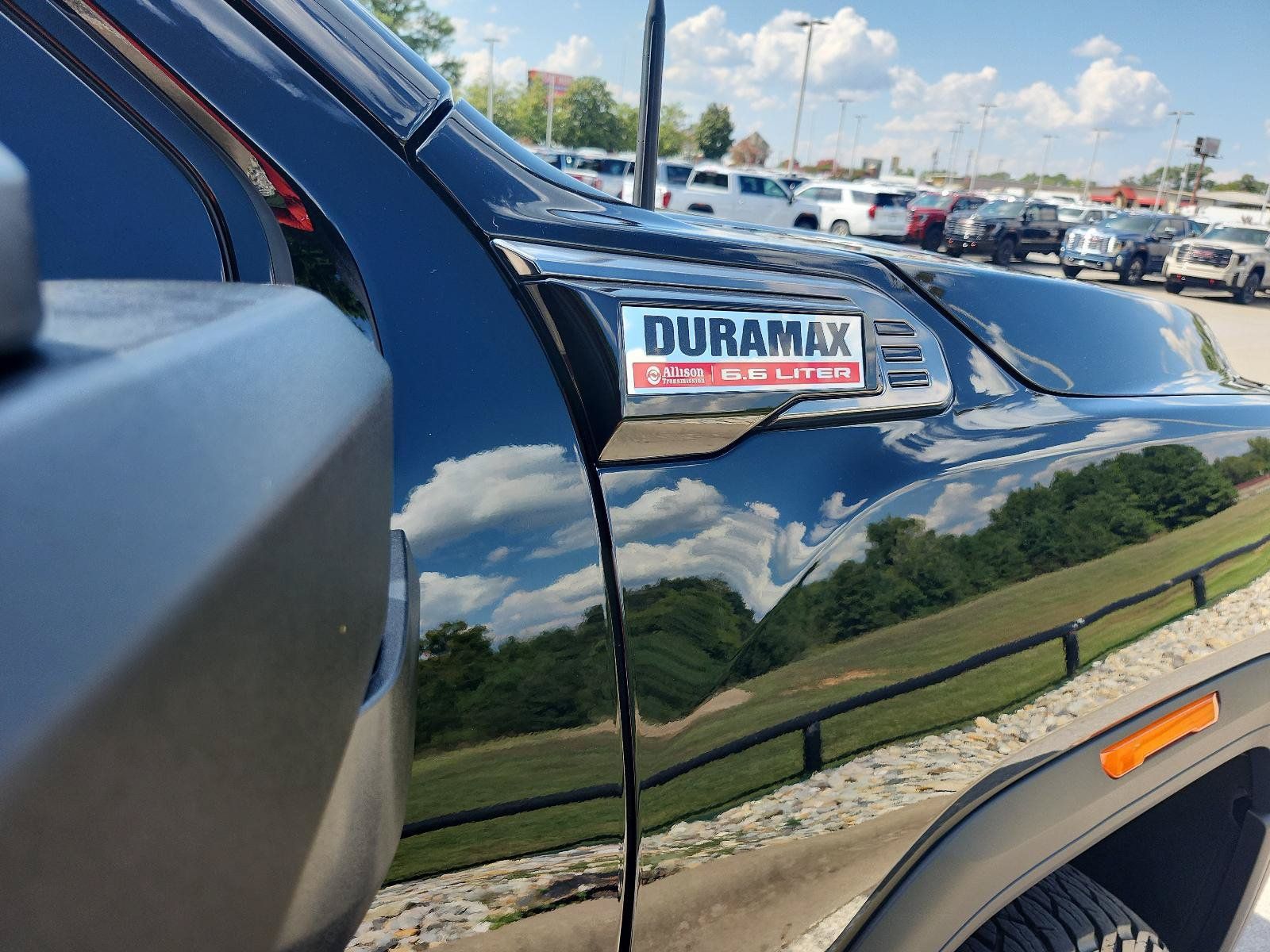 Used 2025 GMC Sierra 2500 AT4 w/ AT4 Premium Plus Package AWD/4WD image 8