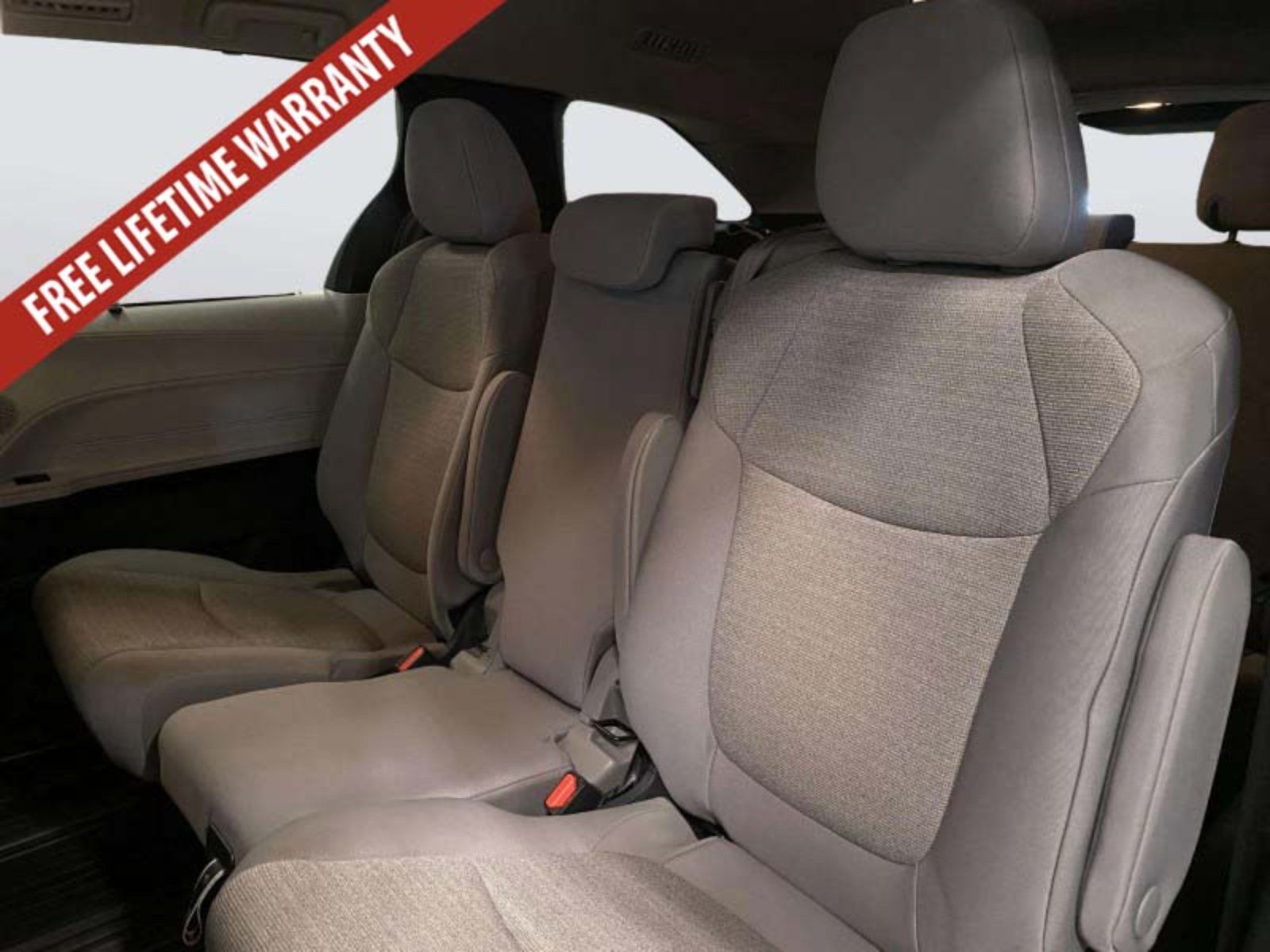 Used 2025 Toyota Sienna LE FWD image 35