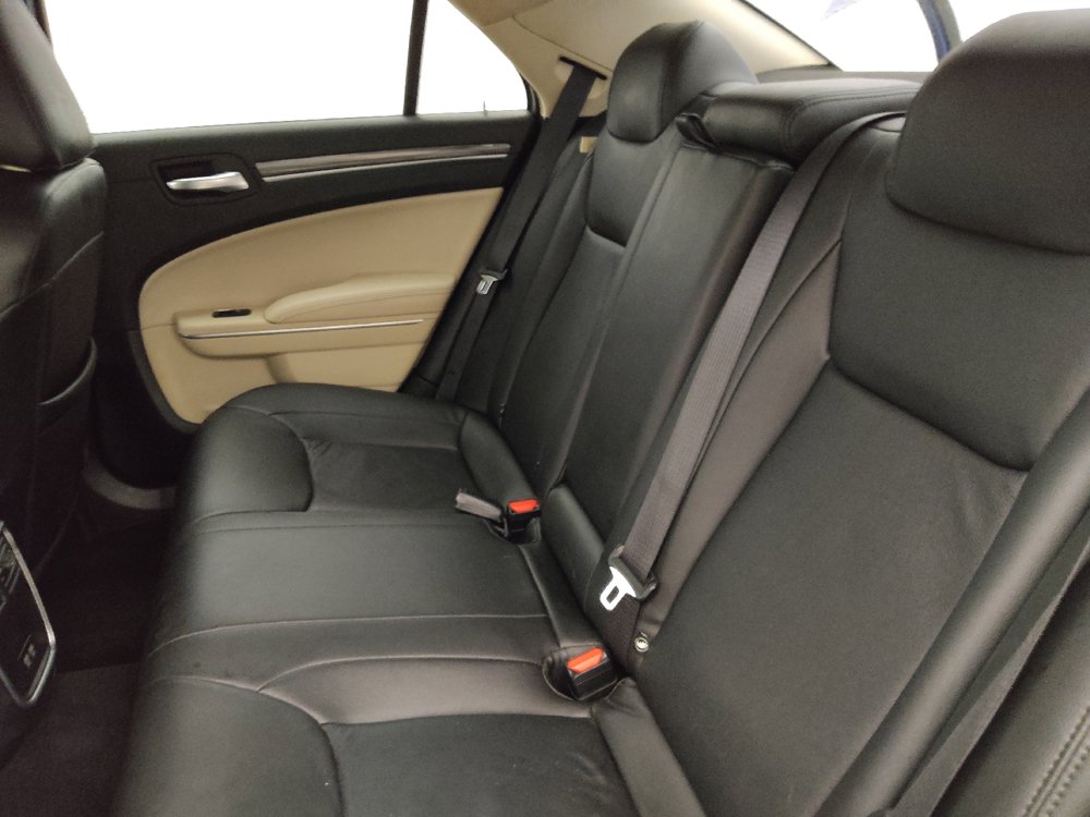 Used 2021 Chrysler 300 Touring RWD image 18