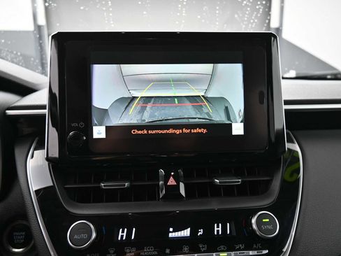 Used 2023 Toyota Corolla Cross XLE image 7