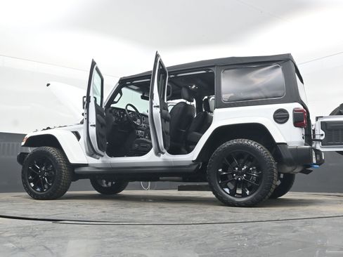 Used 2023 Jeep Wrangler Sahara w/ Cold Weather Group image 43