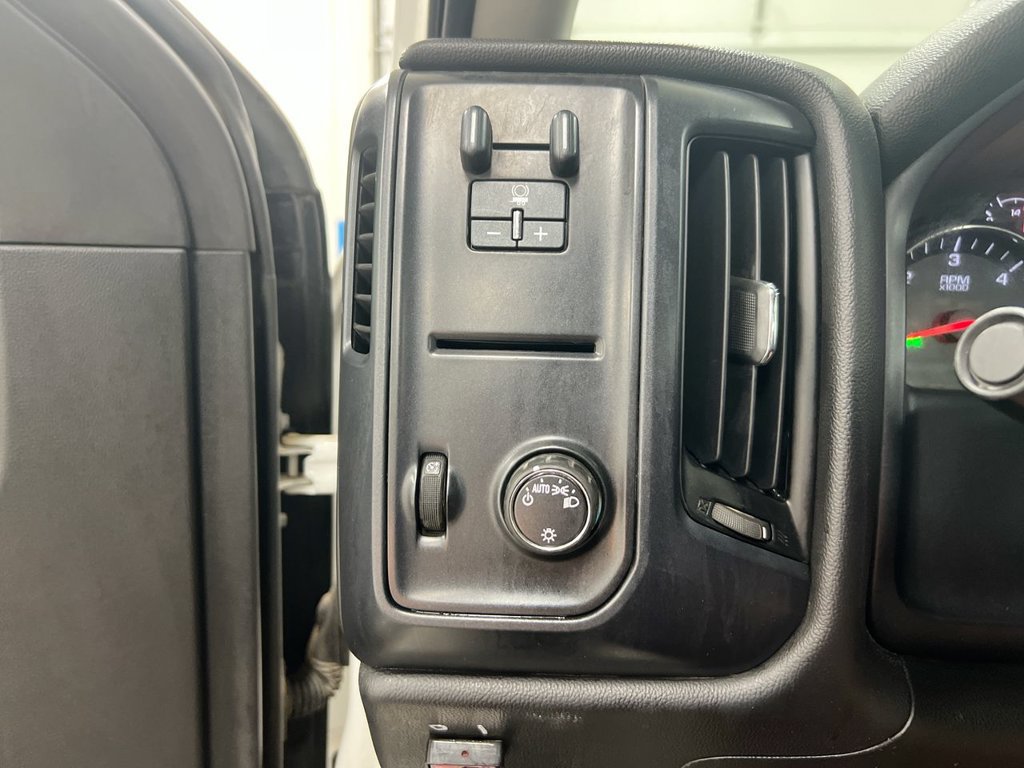 Used 2015 Chevrolet Silverado 3500 W/T RWD image 12