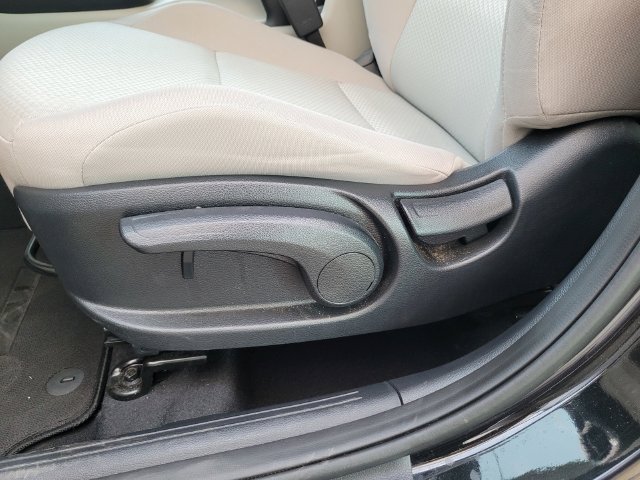 Used 2025 Kia Soul LX w/ LX Technology Package FWD image 13